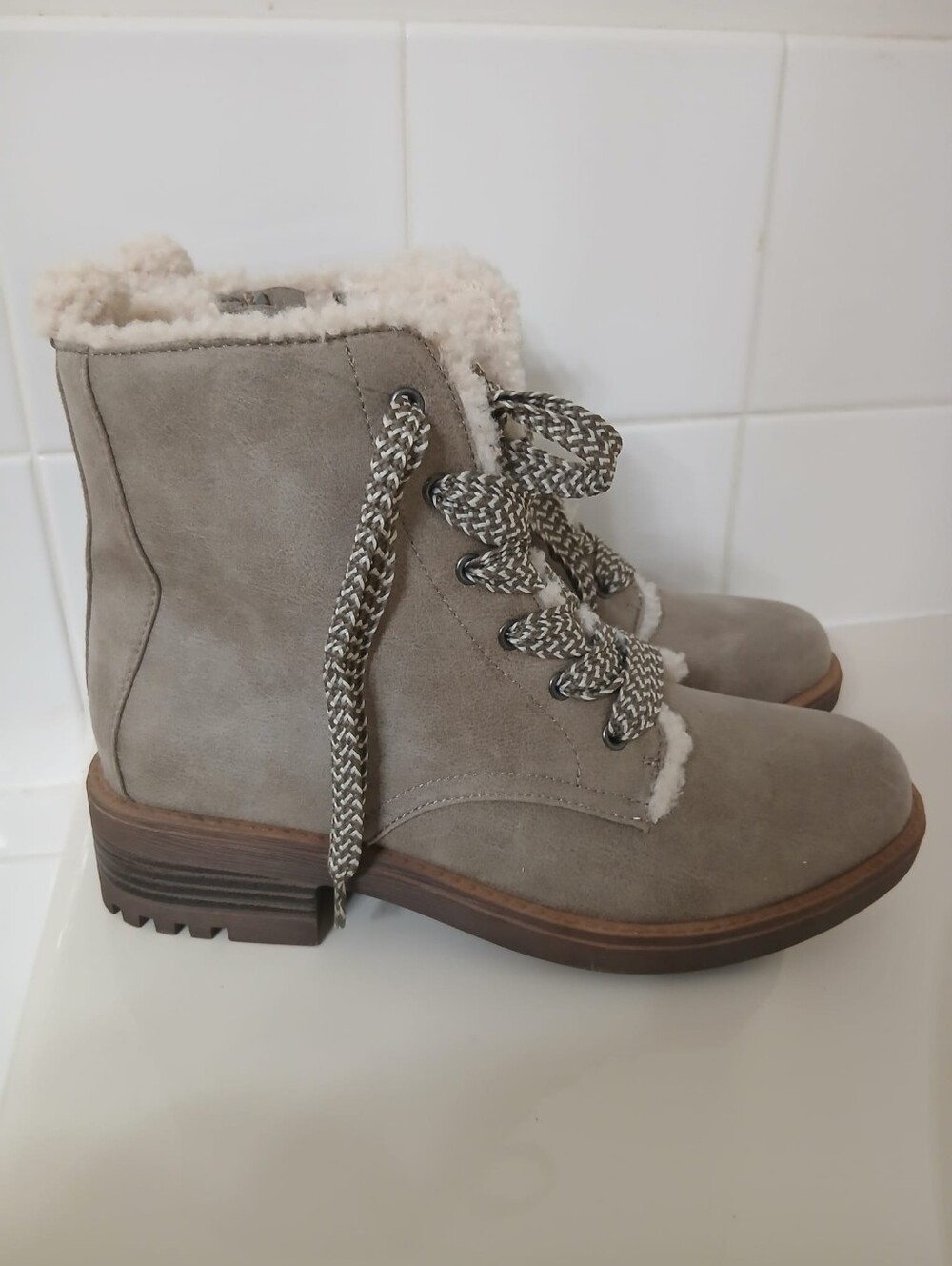 NEW Waterproof Laceup Boots